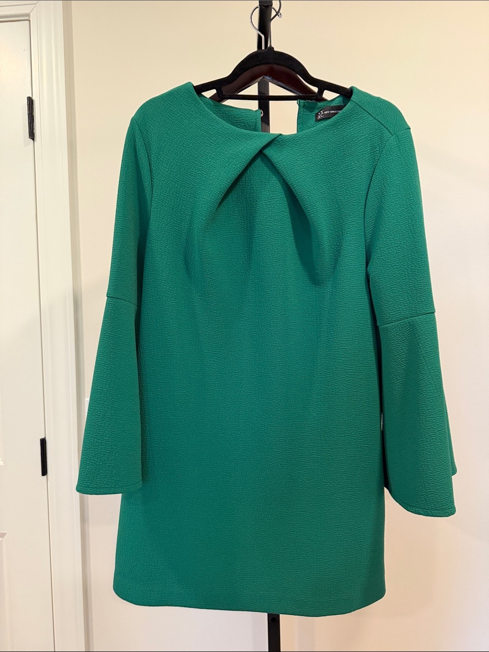 New York & Company Emerald Green Long Sleeve Shift Dress. Bell Sleeve